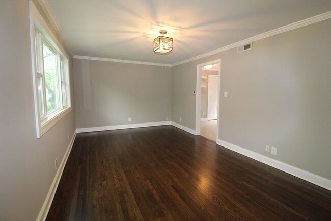 Building Photo - October FREE On This Remodeled 3 Bedroom 1...