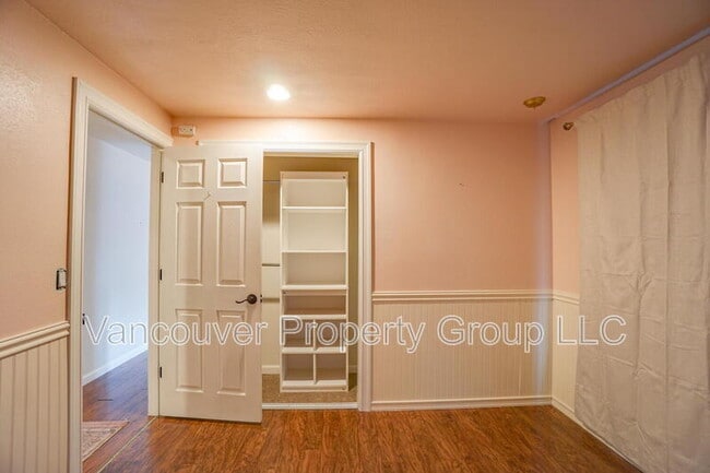 Building Photo - 9412 NE 8th St