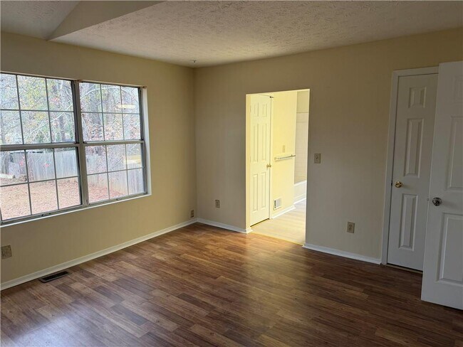 Building Photo - 1040 Hampton Hill Ct