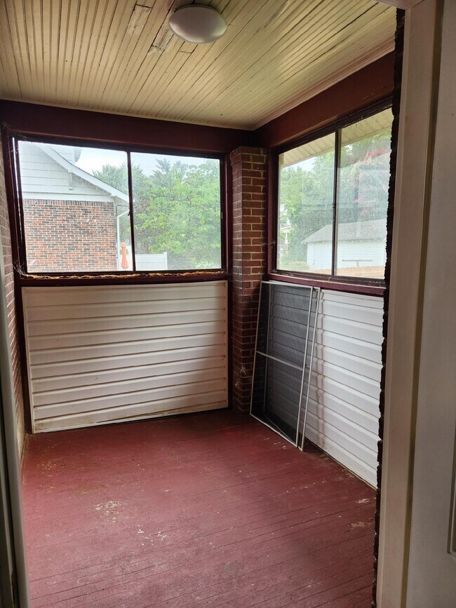 Building Photo - 2613 Meadows St NW