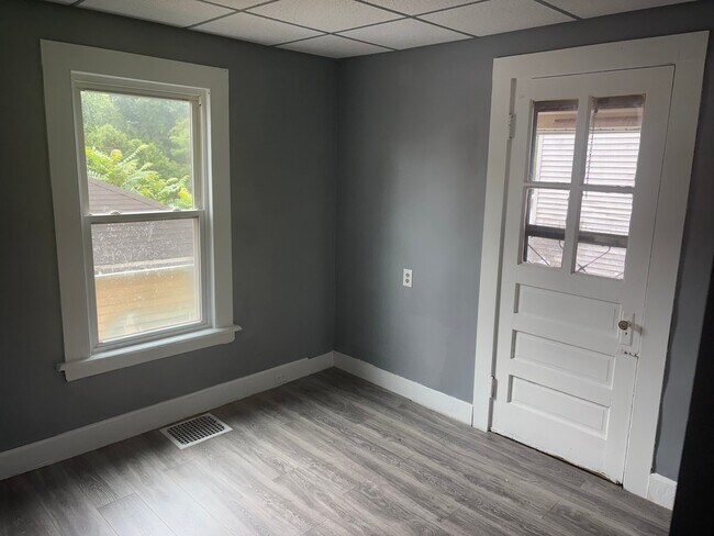 Building Photo - 563 East St