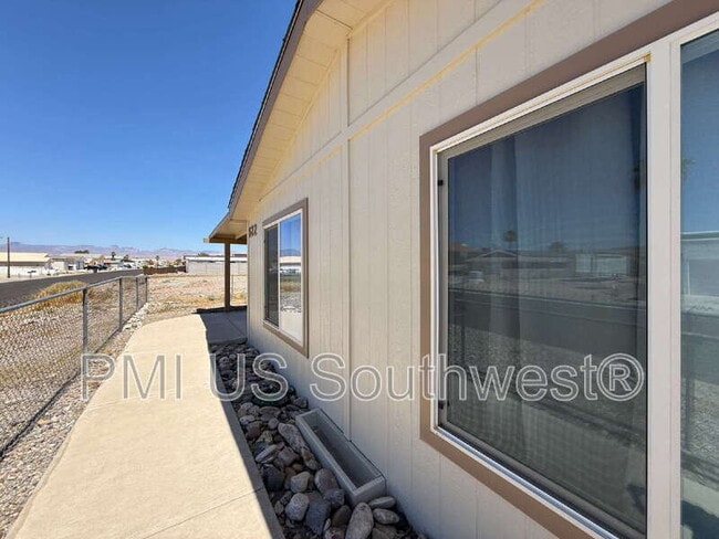 Building Photo - 622 Riverfront Dr
