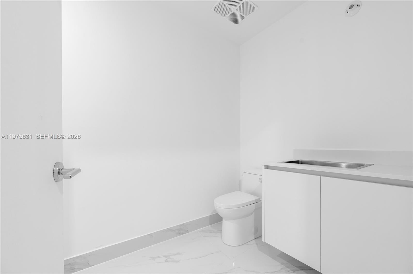 Building Photo - 700 NE 24th St