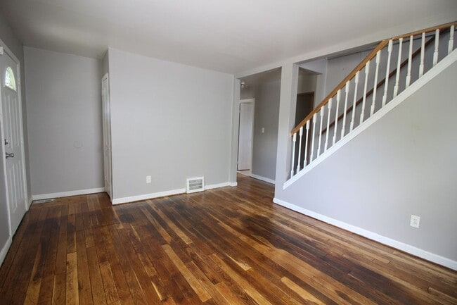 Building Photo - Bungalow Home in Wayne
