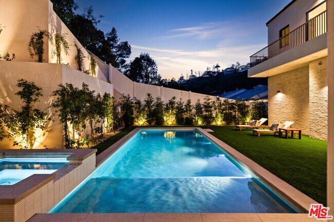 Building Photo - 10950 Verano Rd