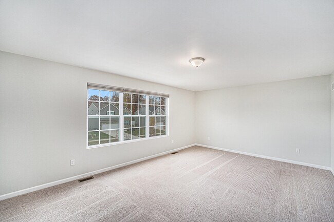 Building Photo - 33715 Birchlawn