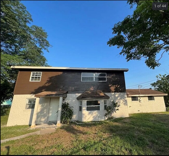 Primary Photo - 2224 Crosby St