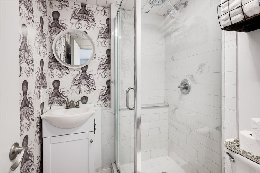 Building Photo - 933 Ocean 207