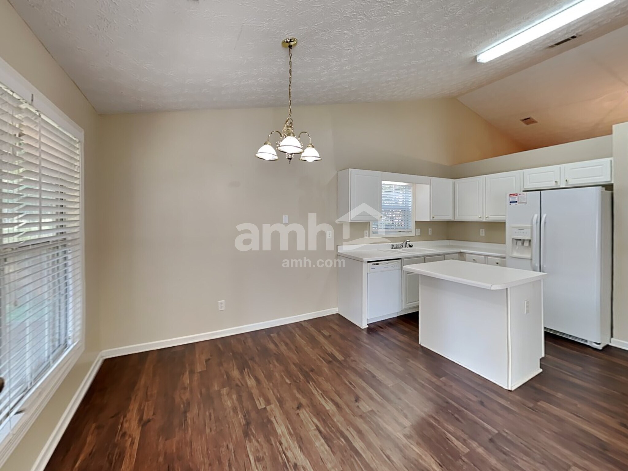 Building Photo - 3369 Woodtree Ln