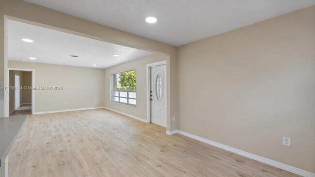 Building Photo - 7211 Shalimar St