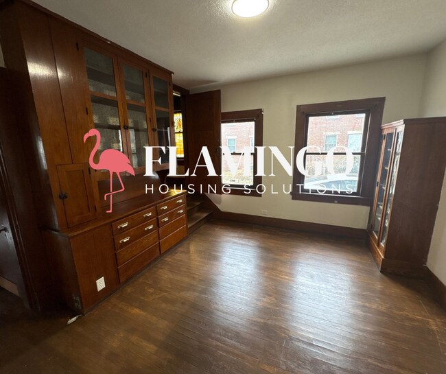 Building Photo - 2715 N Main St