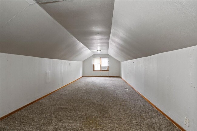 Building Photo - 2 Bed 1 Bath