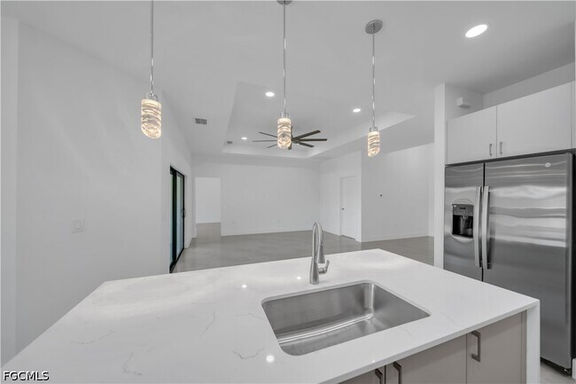 Building Photo - 302 Palisades Ave