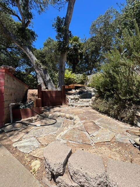 Building Photo - 6845 Lakeview Dr