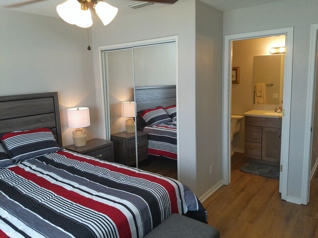Building Photo - Seasonal rental 2 bedrooms 2 bathrooms