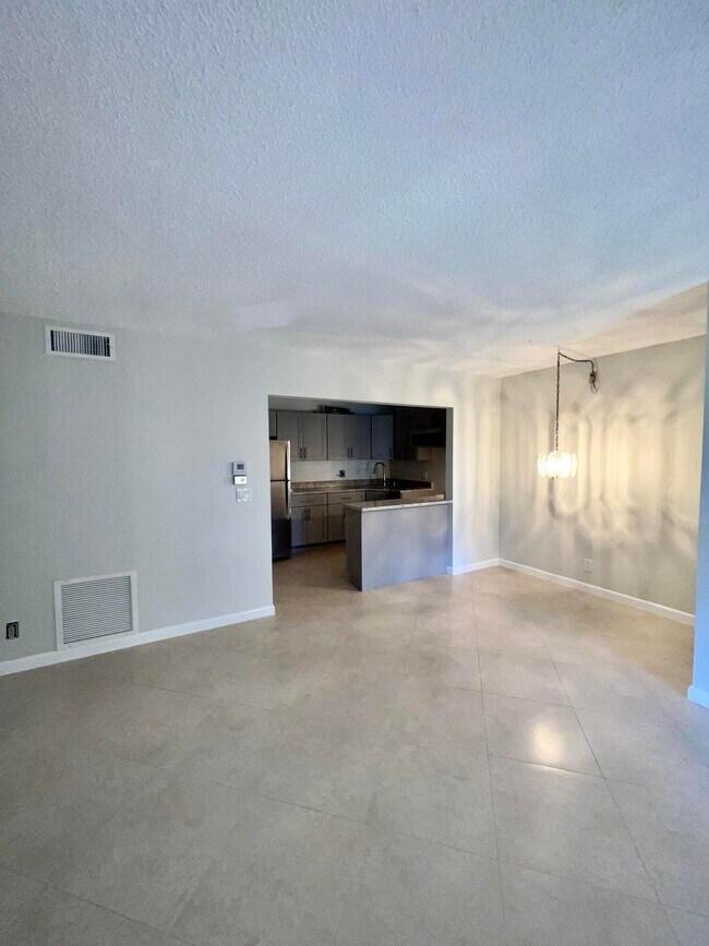 Building Photo - 231 Pine HOV Cir