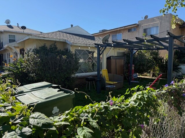 Building Photo - 14122 Delano St