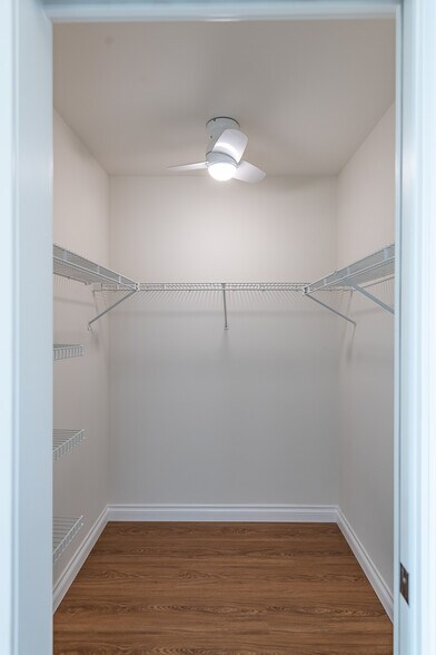 Building Photo - 500 W Harbor Dr