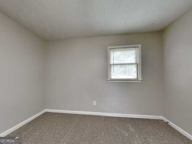 Building Photo - 6471 Chickasaw Dr