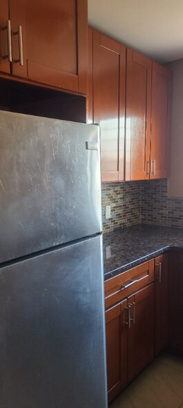 Building Photo - 1015 E 223rd St