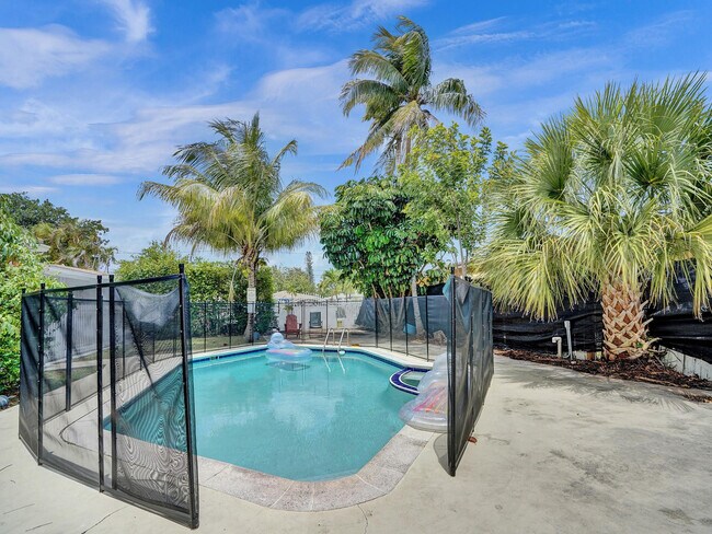 Building Photo - 2442 Garfield St