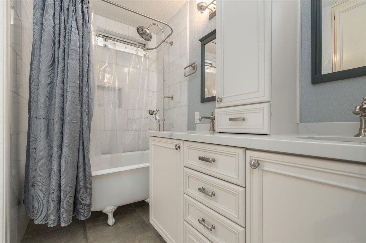 Building Photo - 2532 Tapestry Way