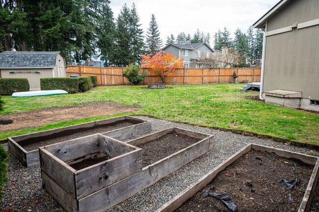 Building Photo - 916 197th St Ct E