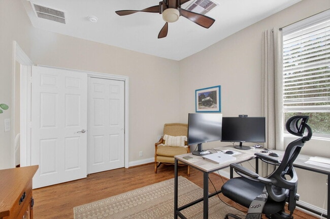 Building Photo - 320 Via Villagio