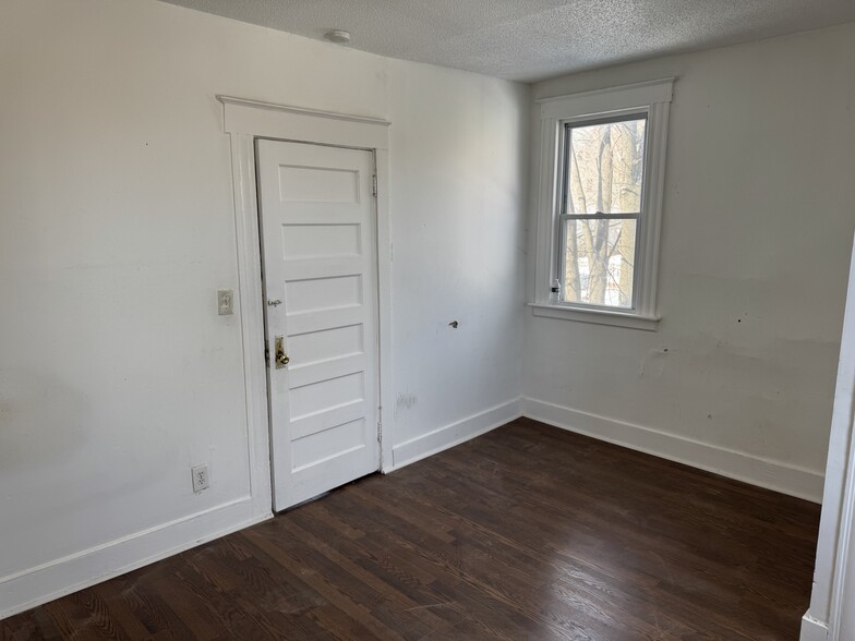 Unit 3 bedroom - 128 Pleasant St