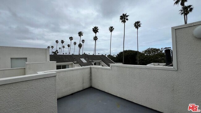 Building Photo - 807 21st St
