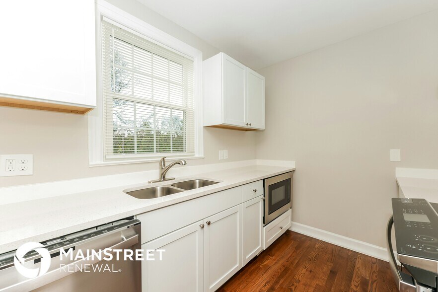 Building Photo - 307 W Due West Ave