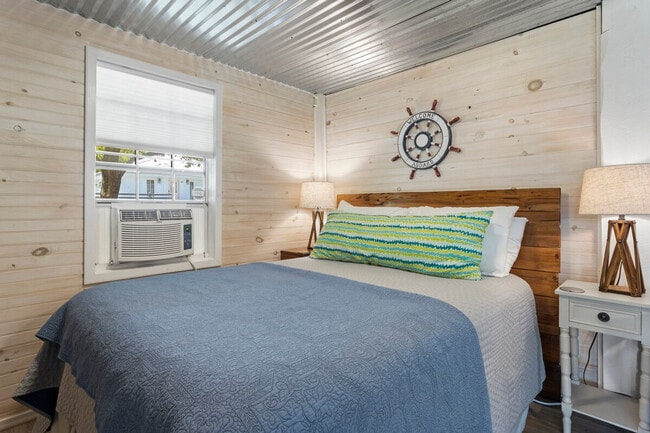 Building Photo - 312 Water St