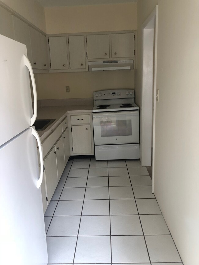 kichen - 4900 Bayview Dr