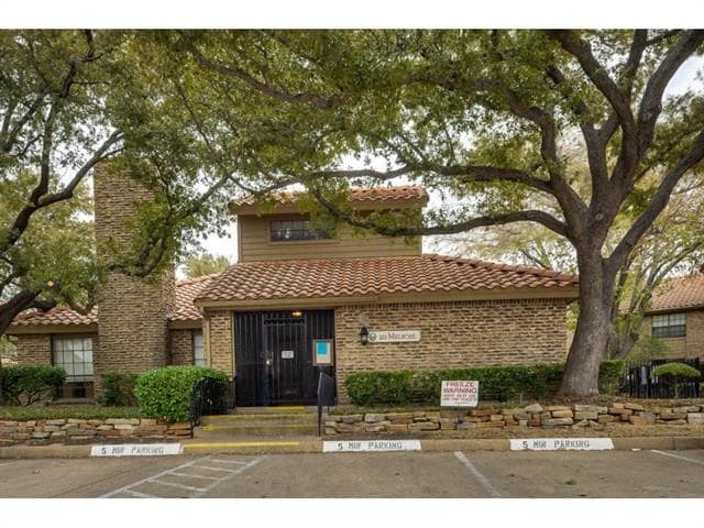 Building Photo - 333 Melrose Dr