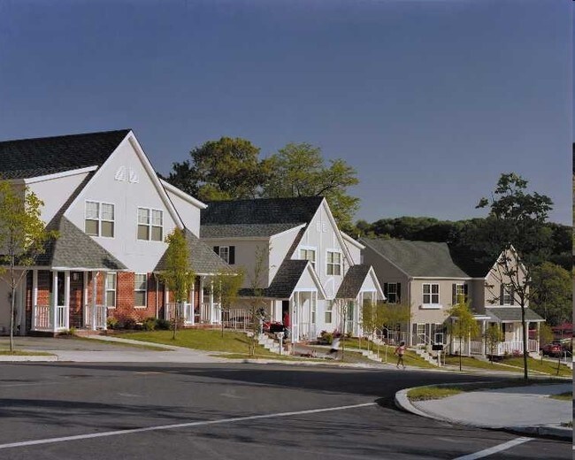 Building Photo - Falls Ridge