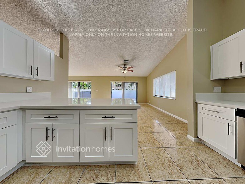 Building Photo - 330 Apache Ln