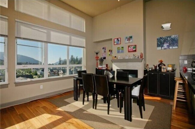 Building Photo - Welcome home to Starpointe at Issaquah Highlands