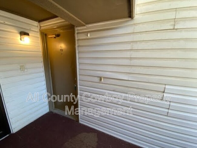 Building Photo - 527 Spring Creek Dr