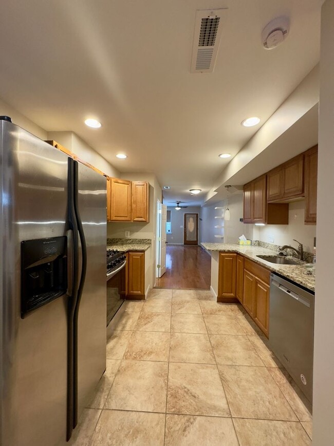 Building Photo - Two-Bedroom Townhome next to Patterson Park!