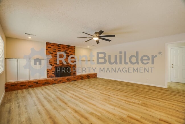 Building Photo - !!!!WOW PRICE INPROVEMENT JUST IN TIME FOR...