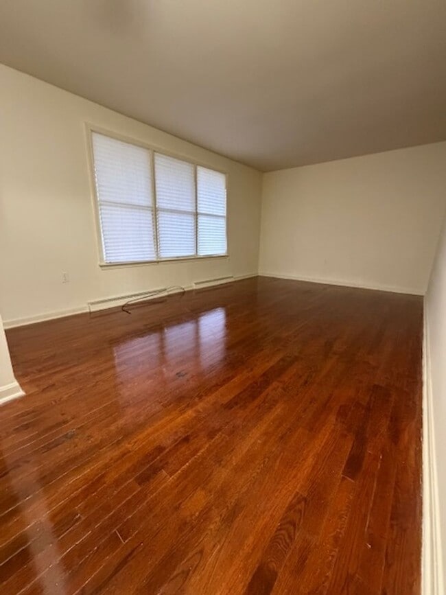 Building Photo - SINGLE FAMILY HOME IN WASHINGTON GROVE