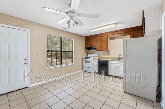 Building Photo - 912 Jones Dr