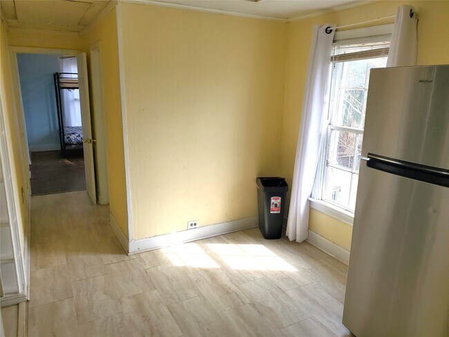 Building Photo - 2116 Grover Ave