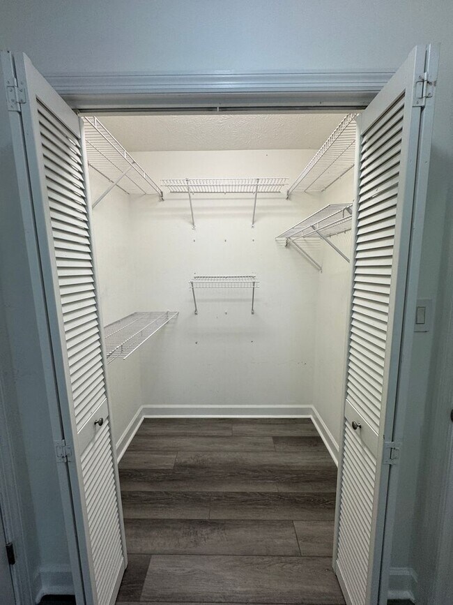 Building Photo - Conveniently Located 3 Bed 2.5 Bath Home i...