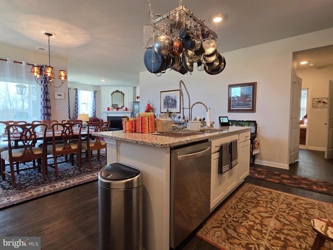 Building Photo - 268 Coral Ct