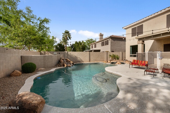 Building Photo - 630 S Boulder Ct