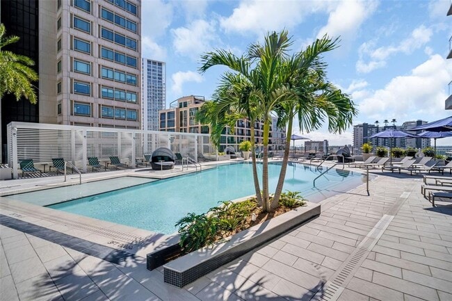 Building Photo - 275 1st Ave S