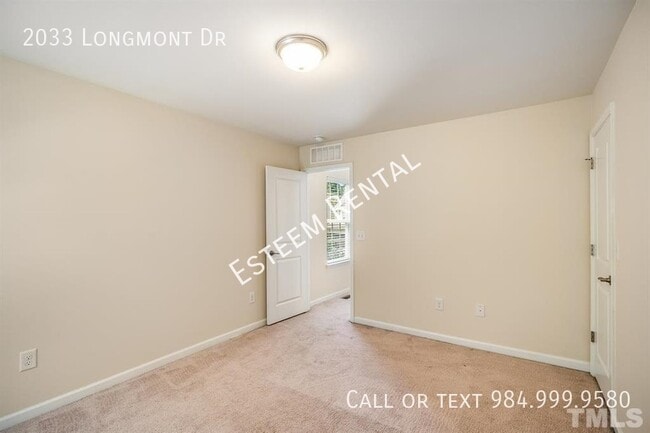 Building Photo - 2033 Longmont Dr