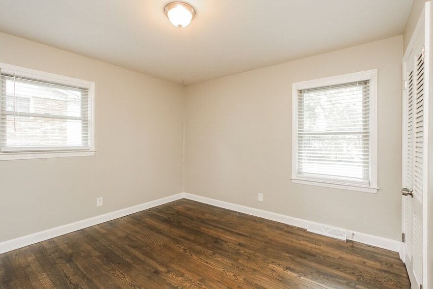 Building Photo - 3924 Broadview Dr