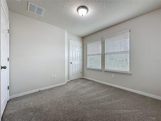 Building Photo - 2904 Windmill Dr